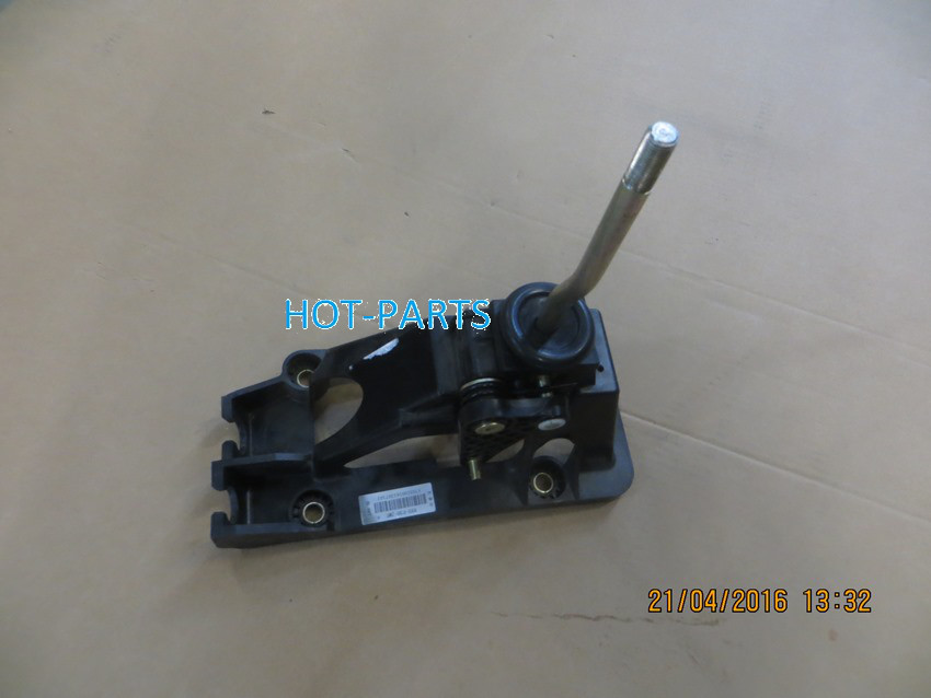 КРОНШТЕЙН МЕХАНИЗМА ПЕРЕКЛЮЧЕНИЯ ПЕРЕДАЧ F-3, F3R   17.02.1400F3006