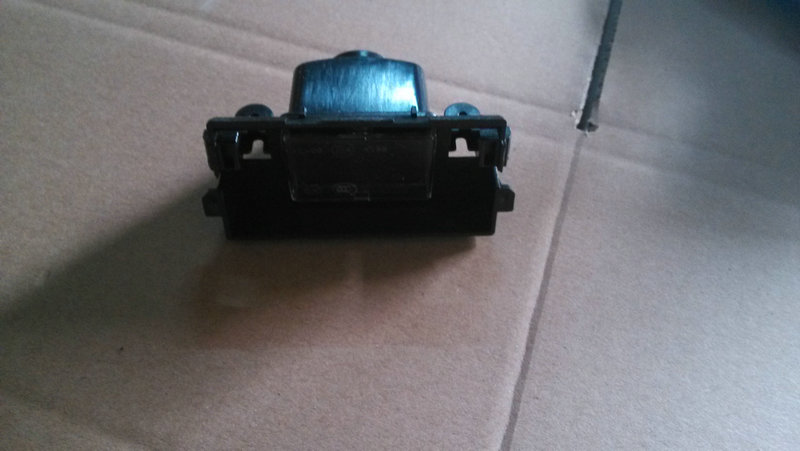 картинка ФОНАРЬ ПОДСВЕТКИ НОМЕРНОГО ЗНАКА FAW VITA (hatchback)  81270-0DK40